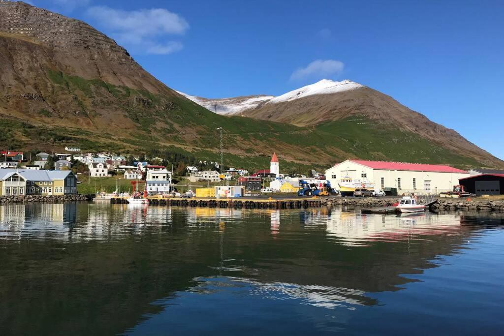 House With A Warm Soul In North Iceland Siglufjordur エクステリア 写真
