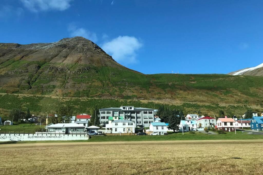 House With A Warm Soul In North Iceland Siglufjordur エクステリア 写真