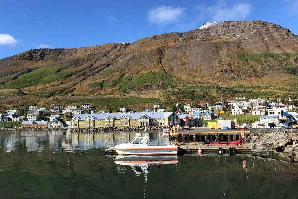 House With A Warm Soul In North Iceland Siglufjordur エクステリア 写真